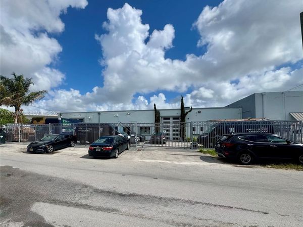 3241 NW 38th St , Miami, FL 33142