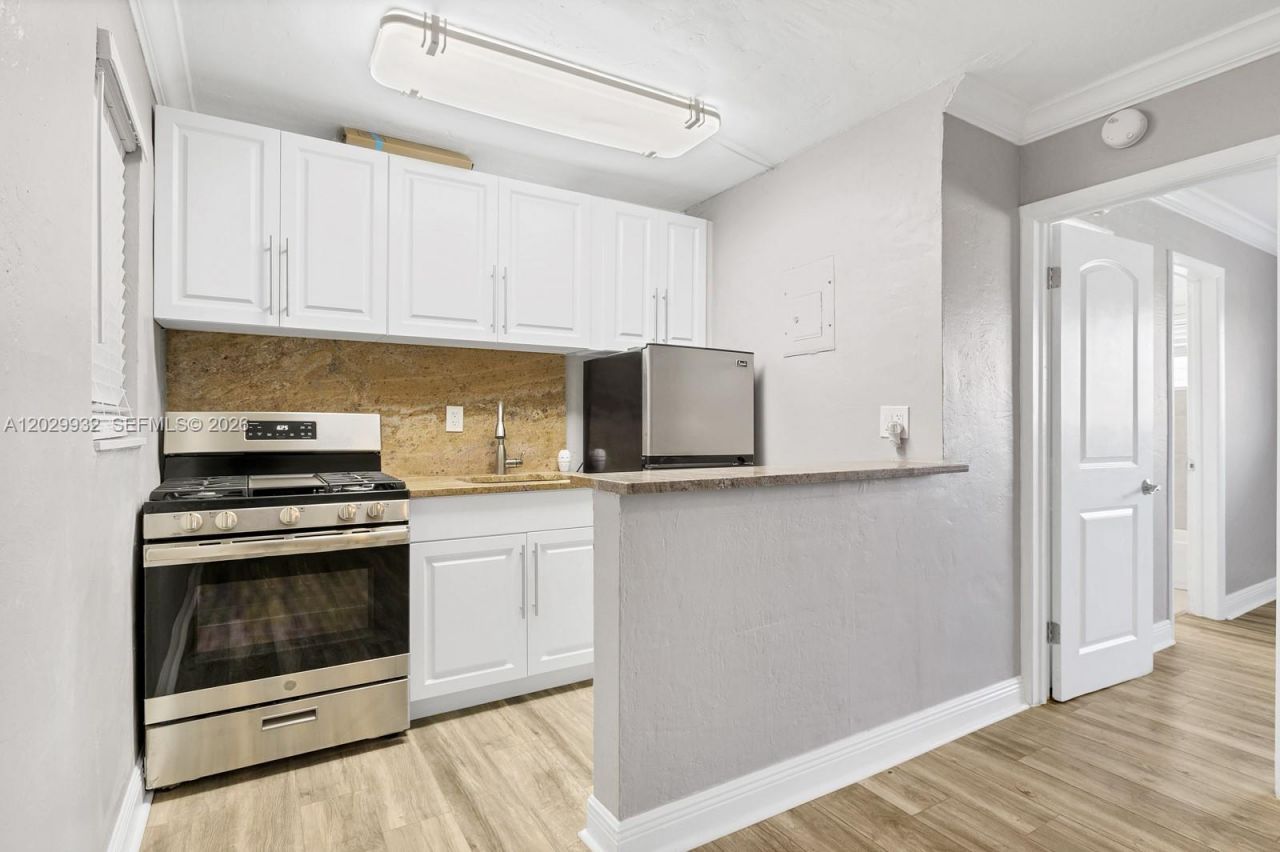 1014 Salzedo St , Unit 211, Coral Gables, FL 33134 Photo