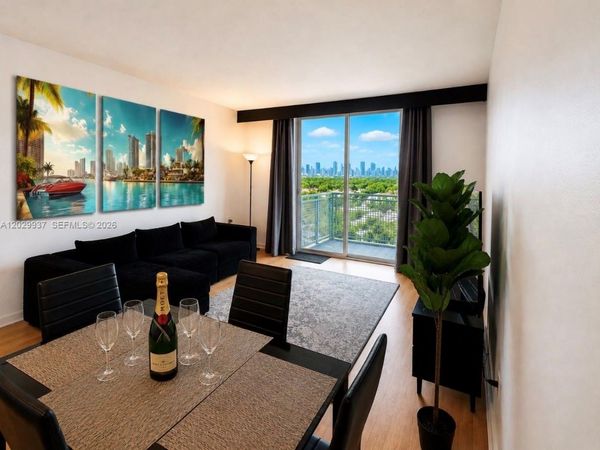 900 SW 8th St , Unit 1103, Miami, FL 33130