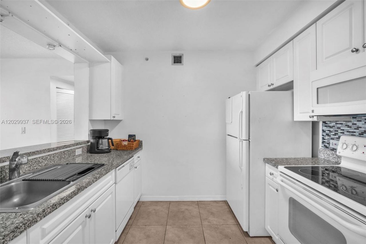 900 SW 8th St , Unit 1103, Miami, FL 33130 Photo