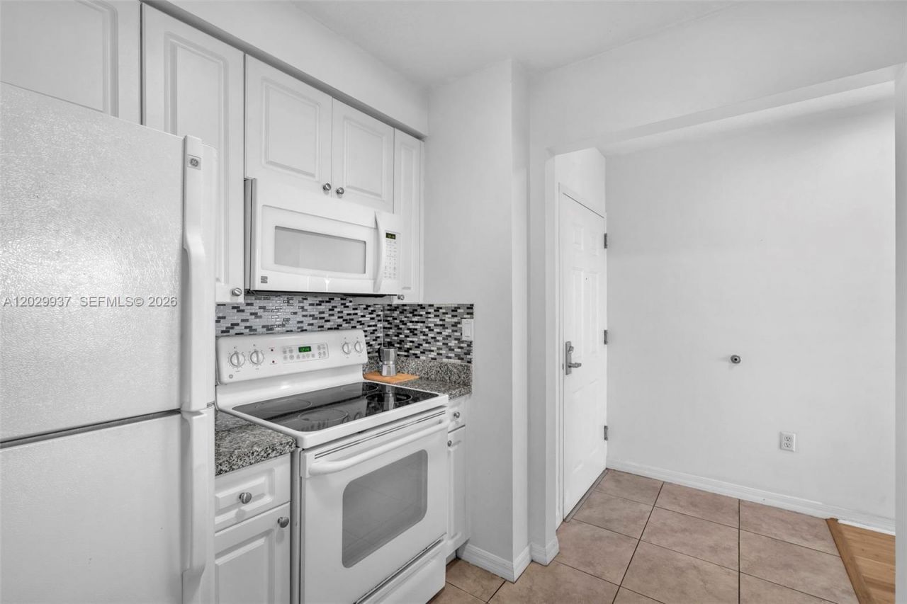 900 SW 8th St , Unit 1103, Miami, FL 33130 Photo