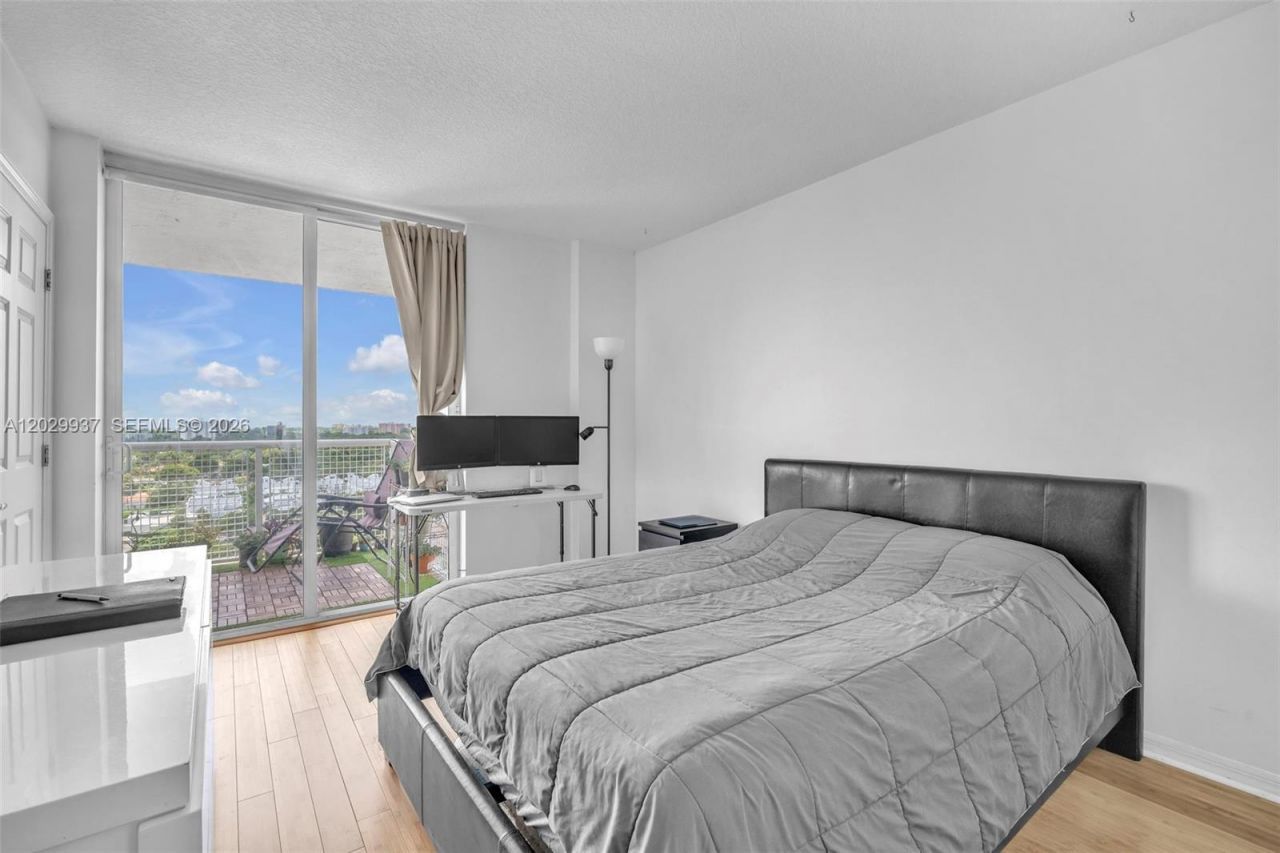 900 SW 8th St , Unit 1103, Miami, FL 33130 Photo