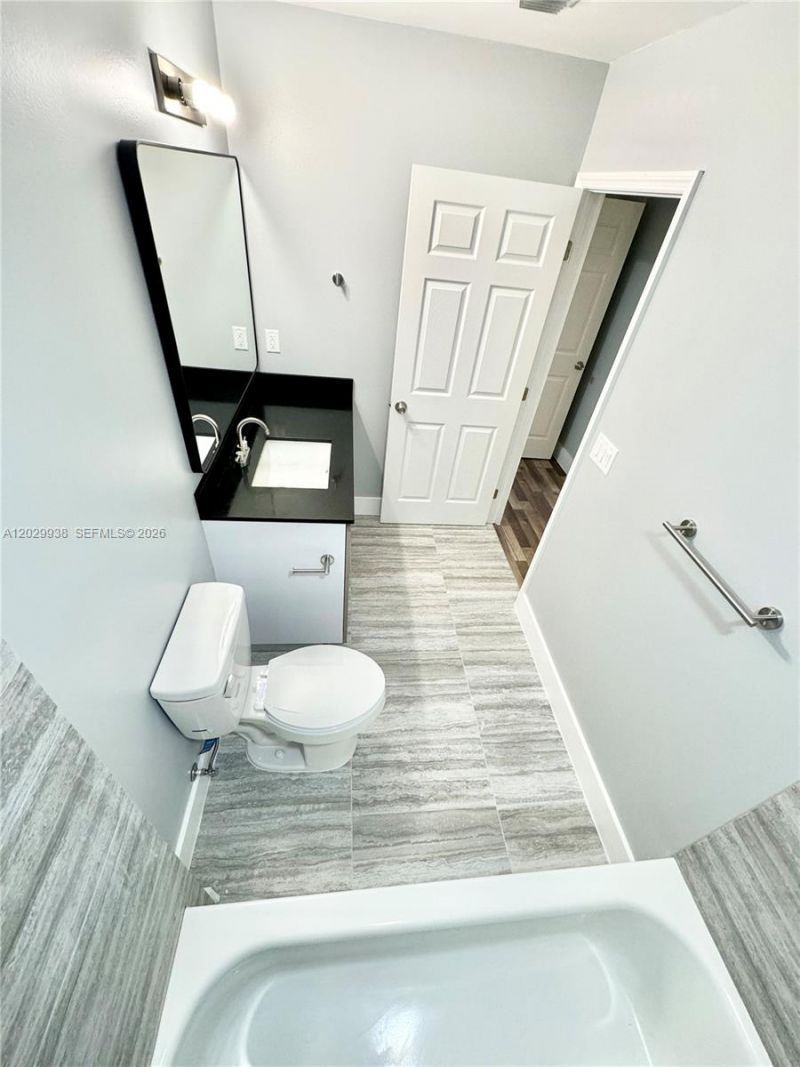 930 NW 2nd St , Fort Lauderdale, FL 33311 Photo