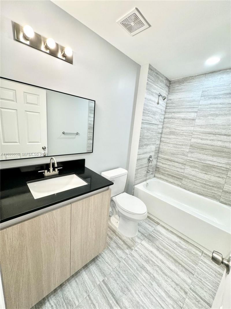 930 NW 2nd St , Fort Lauderdale, FL 33311 Photo