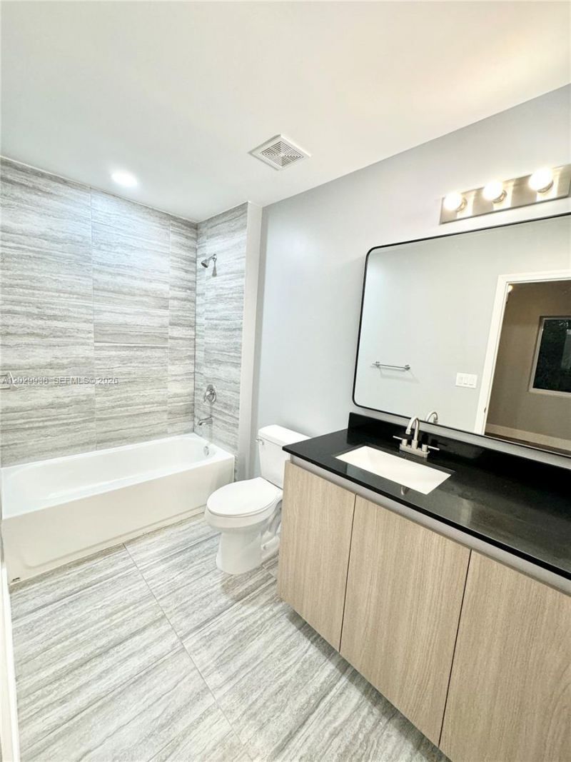 930 NW 2nd St , Fort Lauderdale, FL 33311 Photo