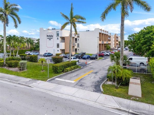 10900 SW 104th St, Unit 107, Miami, FL 33176