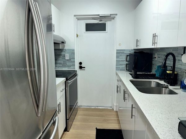 10900 SW 104th St, Unit 107, Miami, FL 33176