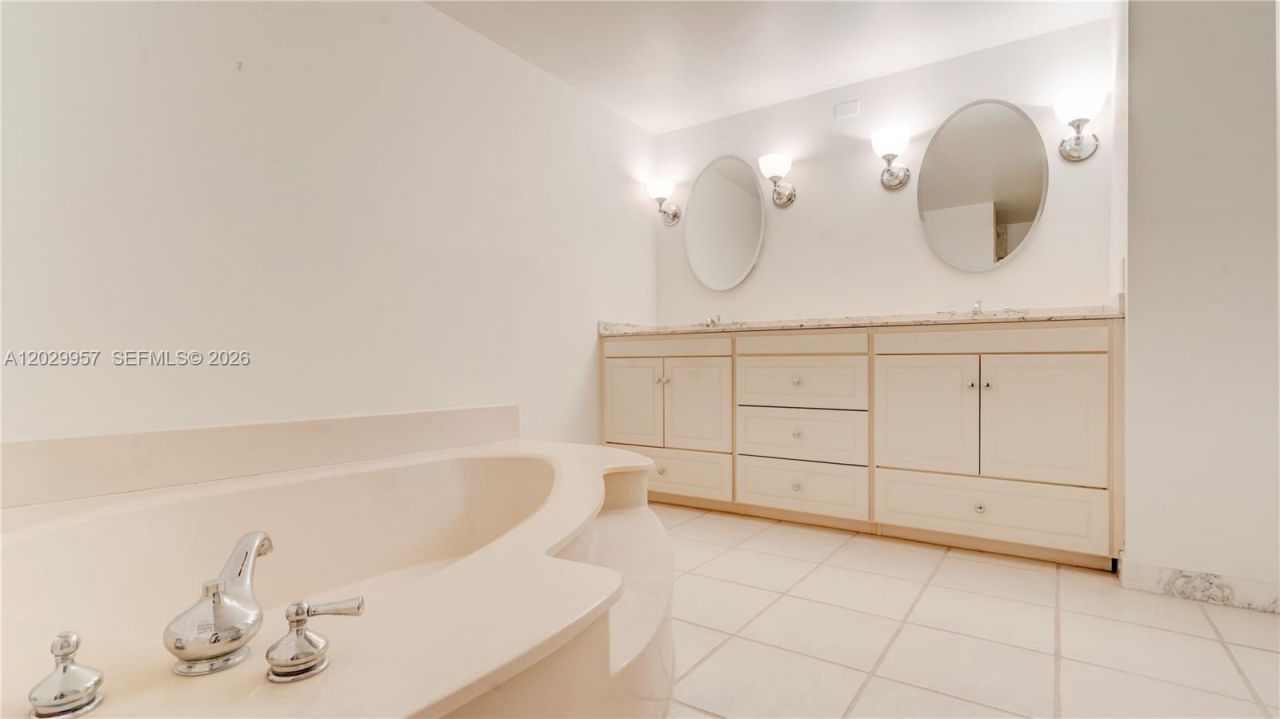 4000 Towerside Ter , Unit 908, Miami, FL 33138 Photo
