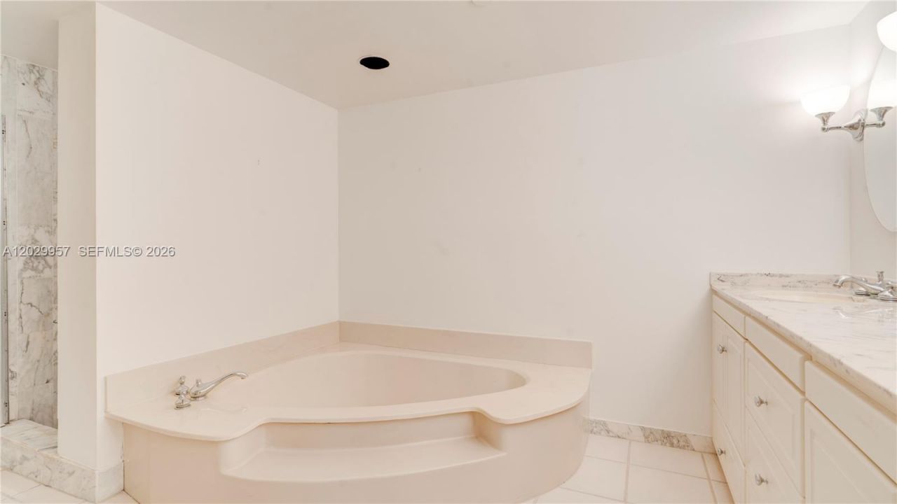 4000 Towerside Ter , Unit 908, Miami, FL 33138 Photo