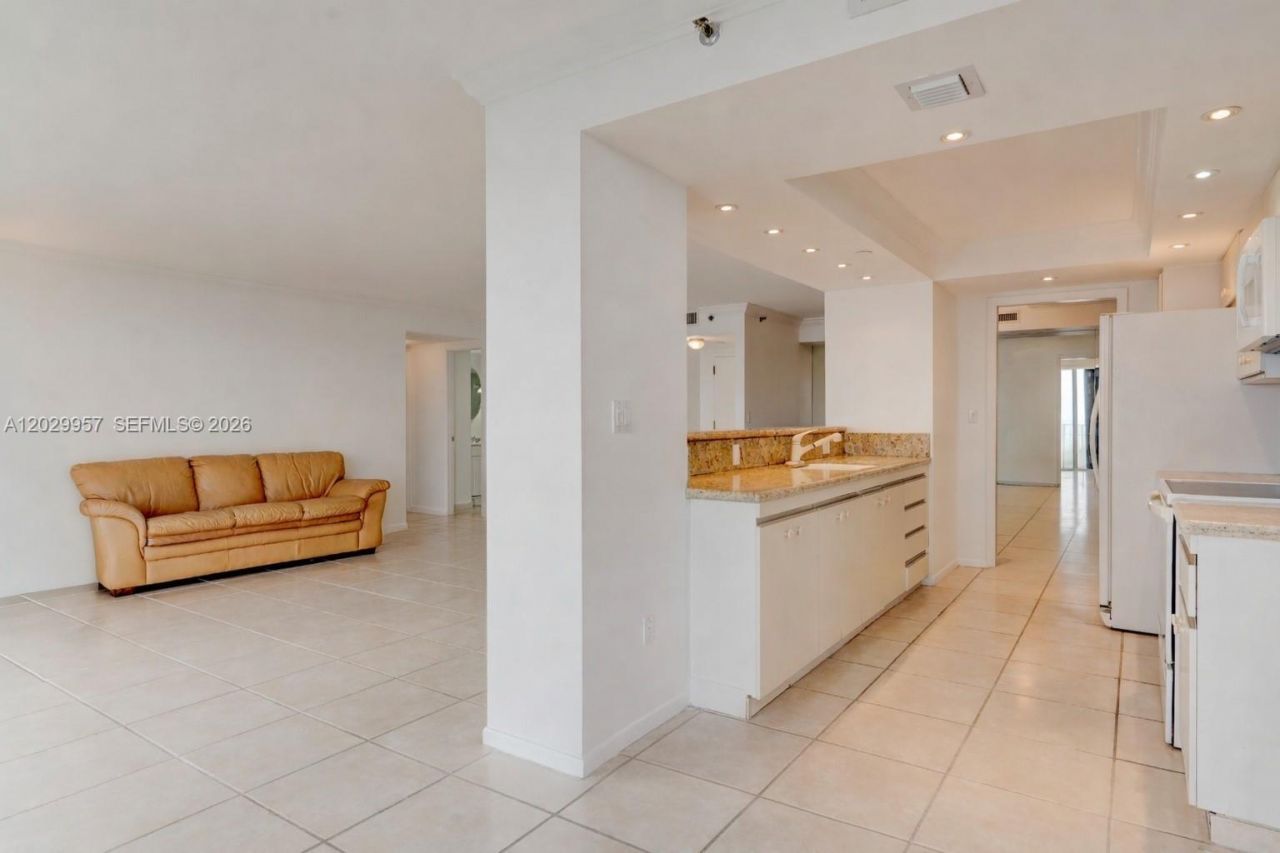 4000 Towerside Ter , Unit 908, Miami, FL 33138 Photo