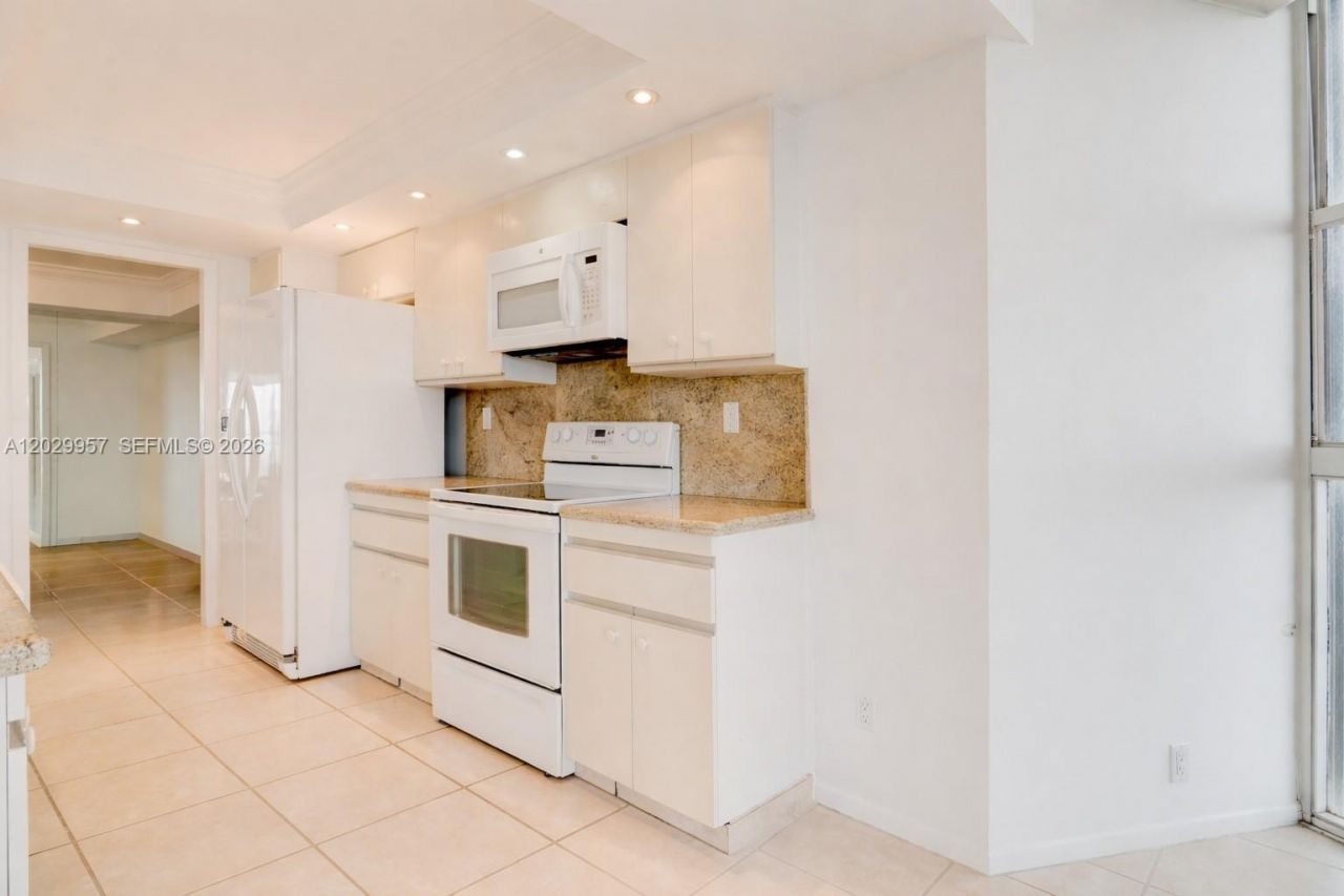 4000 Towerside Ter , Unit 908, Miami, FL 33138 Photo