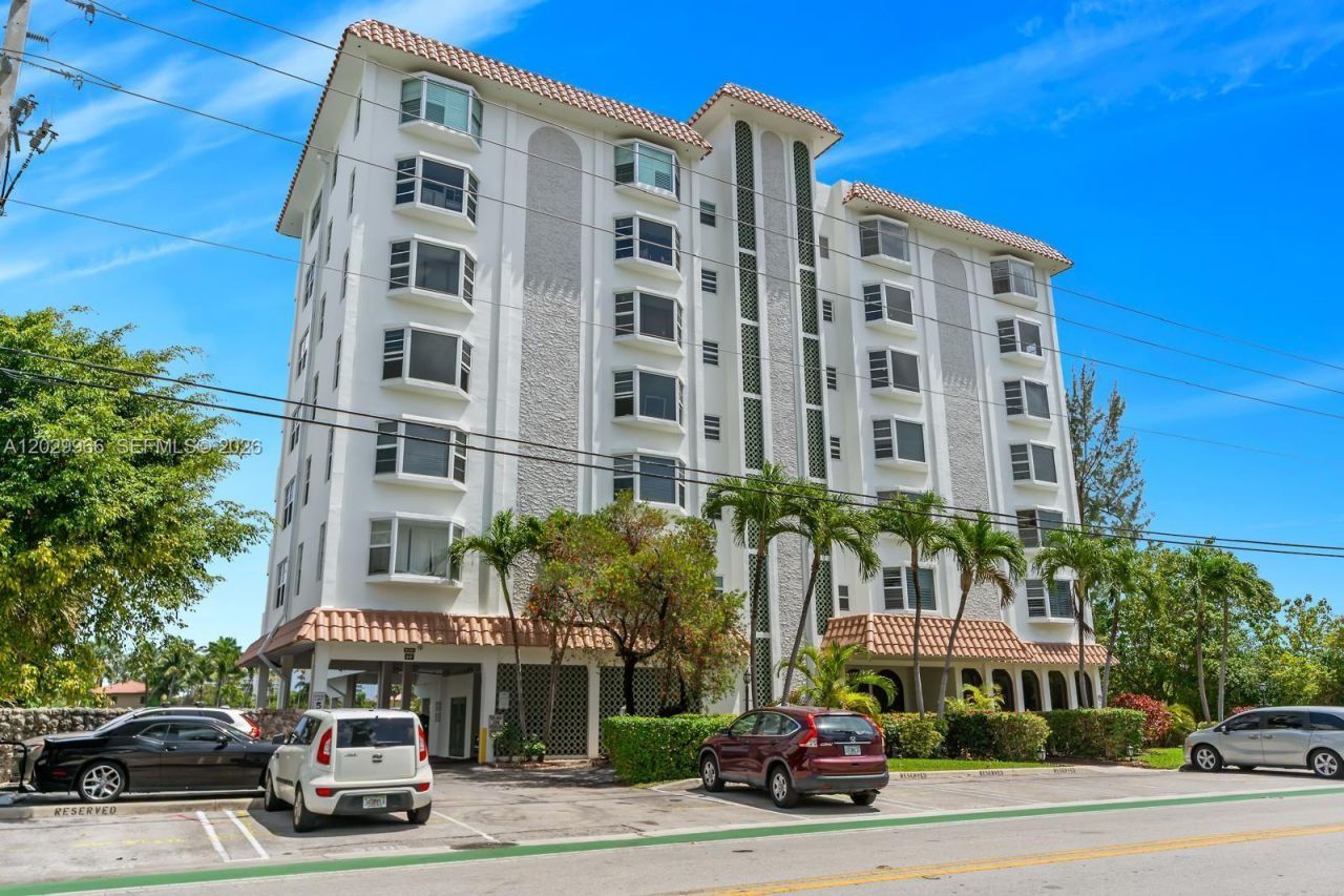 9341 E Bay Harbor Dr , Unit PH-B, Bay Harbor Islands, FL 33154 Photo