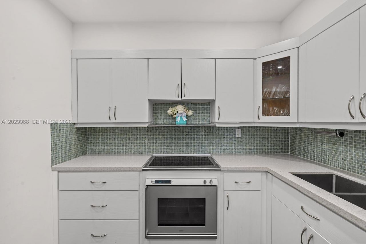 9341 E Bay Harbor Dr , Unit PH-B, Bay Harbor Islands, FL 33154 Photo