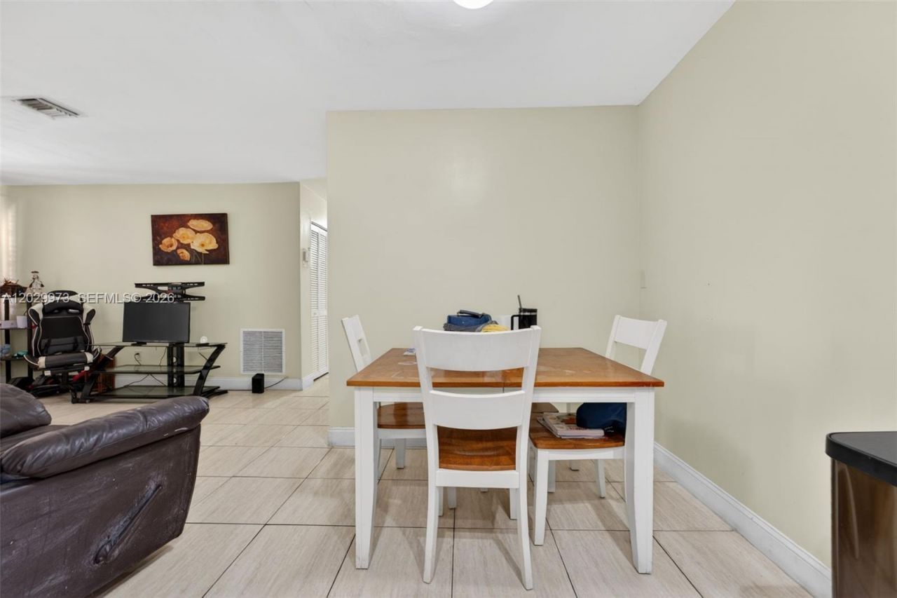 18930 NW 44th Ct , Unit A, Miami Gardens, FL 33055 Photo