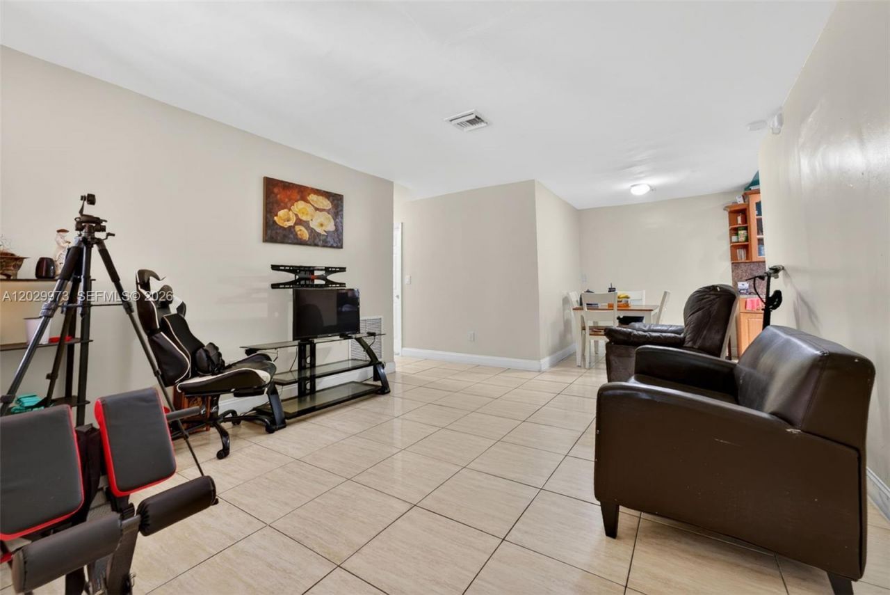 18930 NW 44th Ct , Unit A, Miami Gardens, FL 33055 Photo
