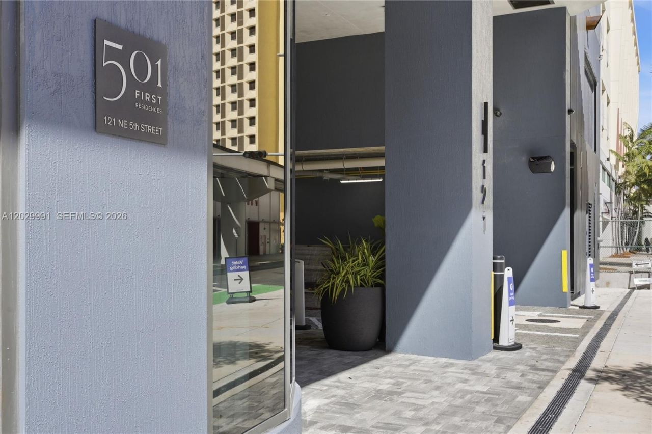 121 NE 5th St, Unit 711, Miami, FL 33132 Photo
