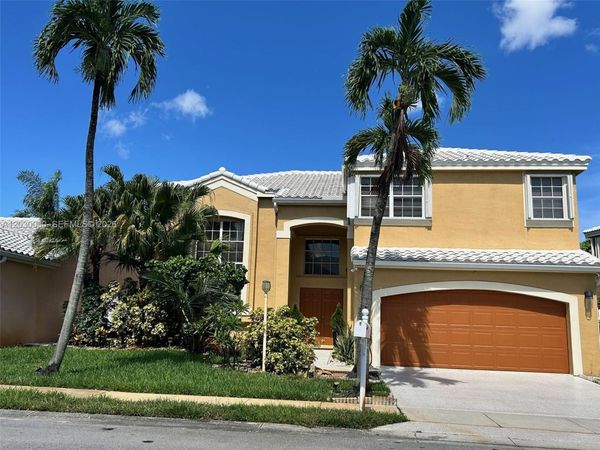 965 SW 102nd Ter, Pembroke Pines, FL 33025