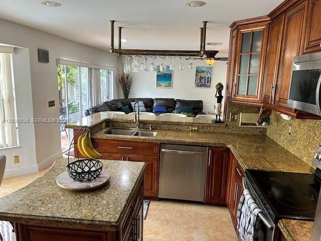 965 SW 102nd Ter, Pembroke Pines, FL 33025 Photo