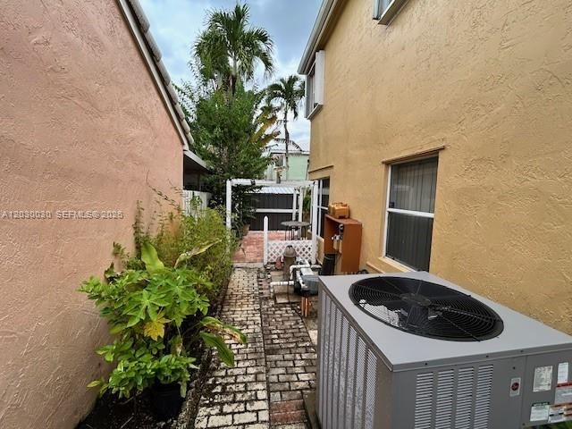 965 SW 102nd Ter , Pembroke Pines, FL 33025 Photo