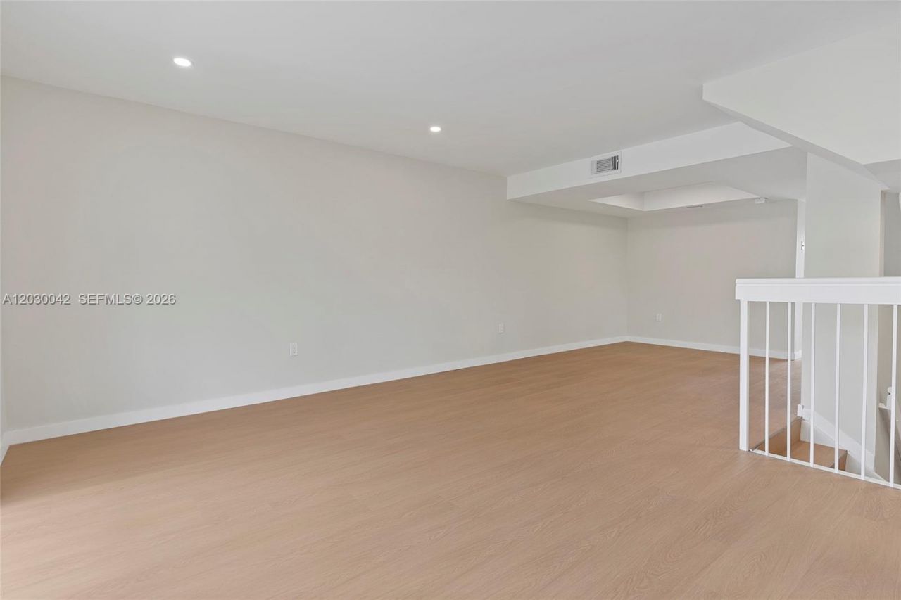 8631 NW 4th Ter, Unit 1001, Miami, FL 33126 Photo