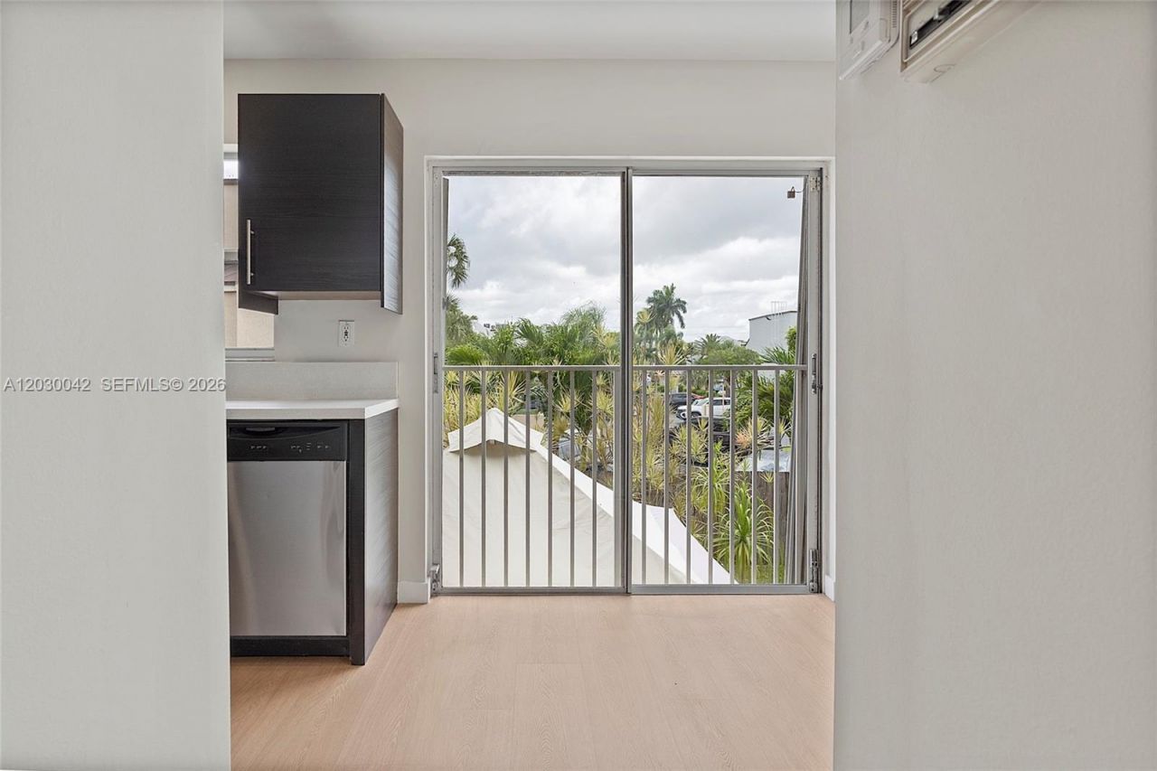 8631 NW 4th Ter, Unit 1001, Miami, FL 33126 Photo