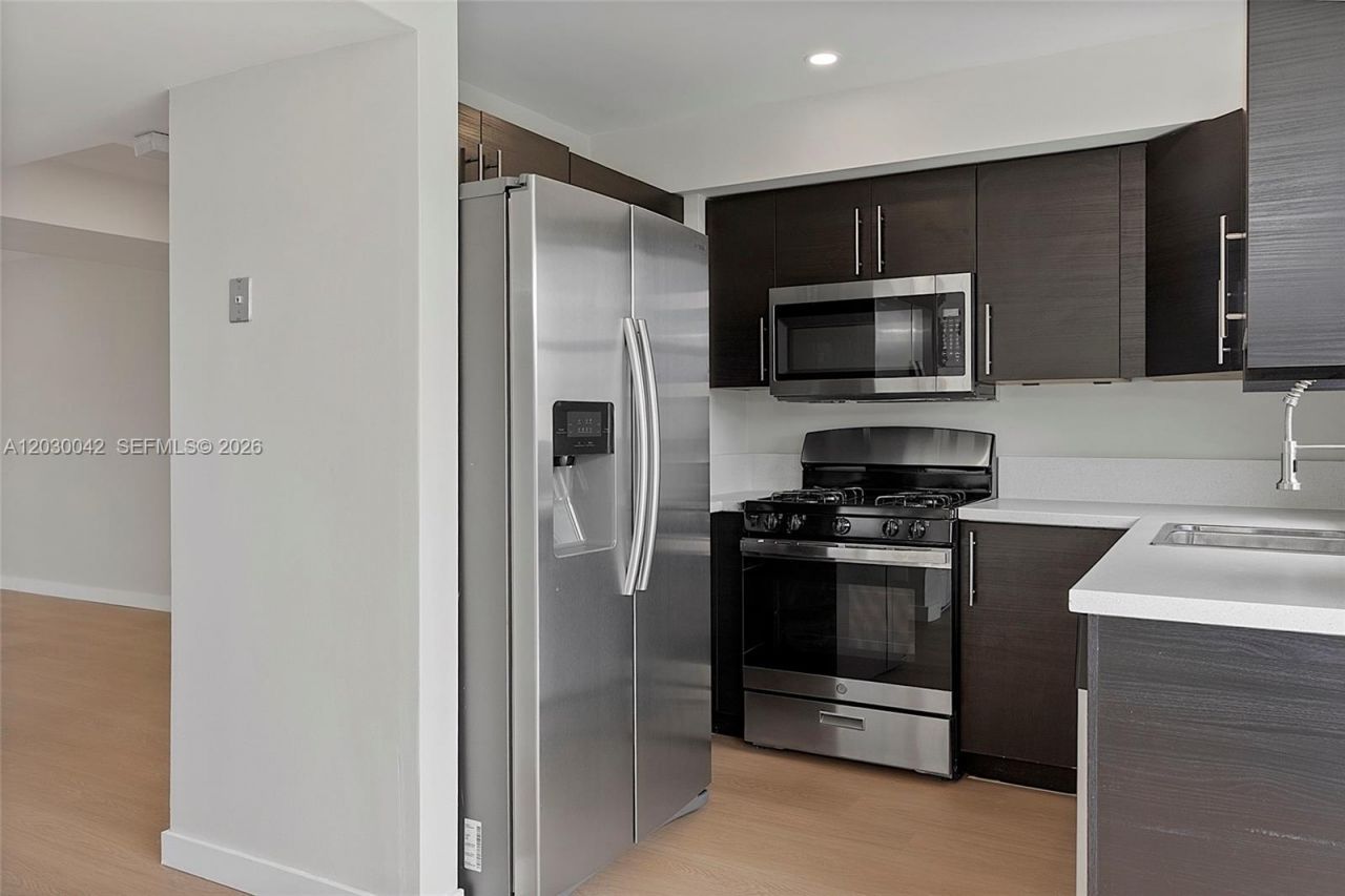 8631 NW 4th Ter, Unit 1001, Miami, FL 33126 Photo