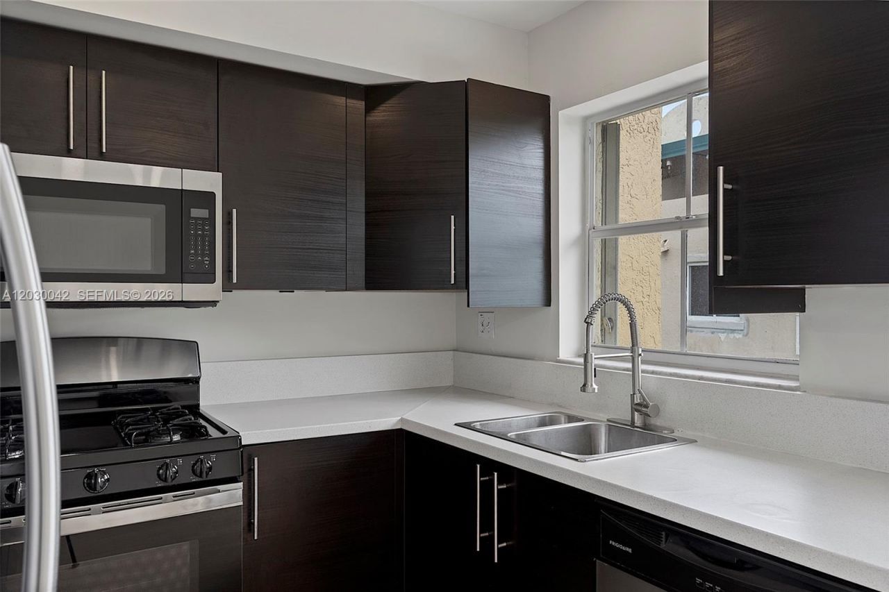8631 NW 4th Ter, Unit 1001, Miami, FL 33126 Photo