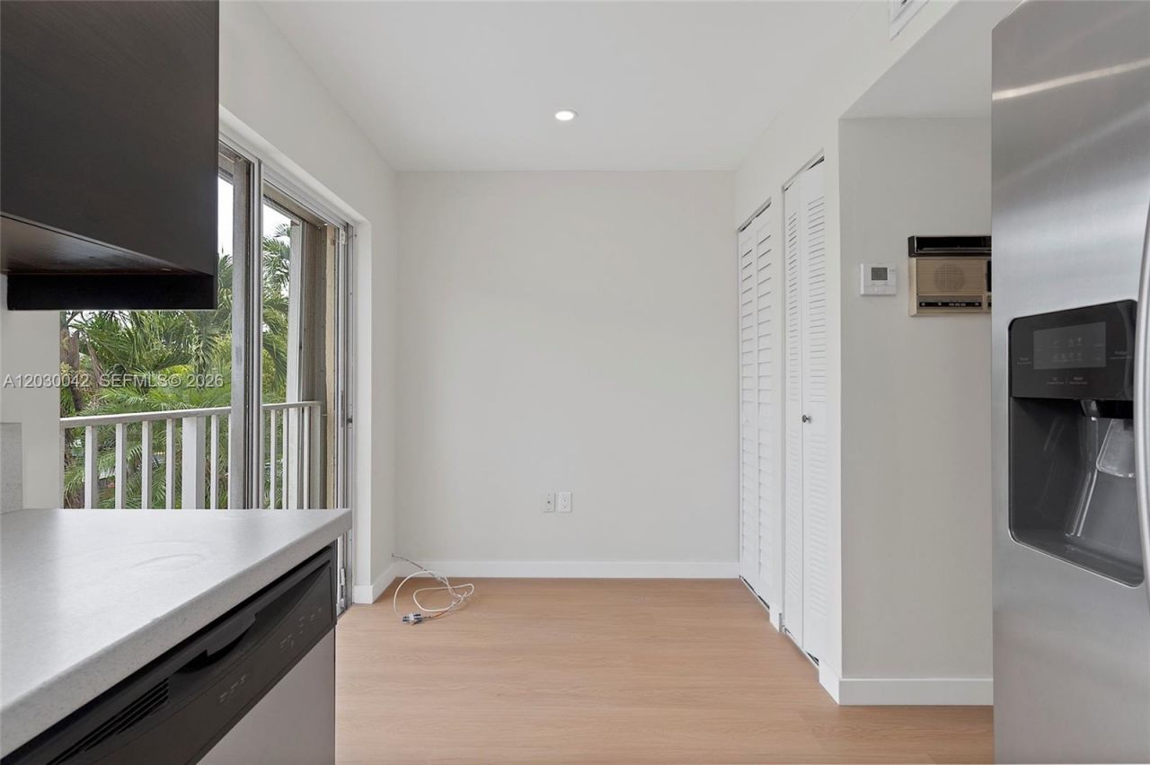 8631 NW 4th Ter, Unit 1001, Miami, FL 33126 Photo