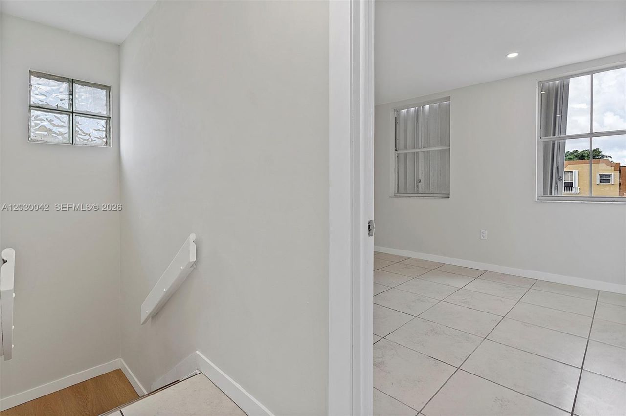 8631 NW 4th Ter, Unit 1001, Miami, FL 33126 Photo
