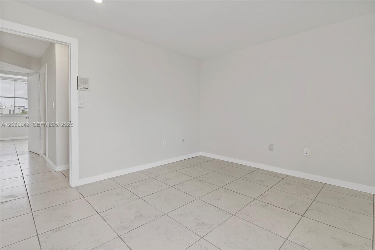 8631 NW 4th Ter, Unit 1001, Miami, FL 33126 Photo
