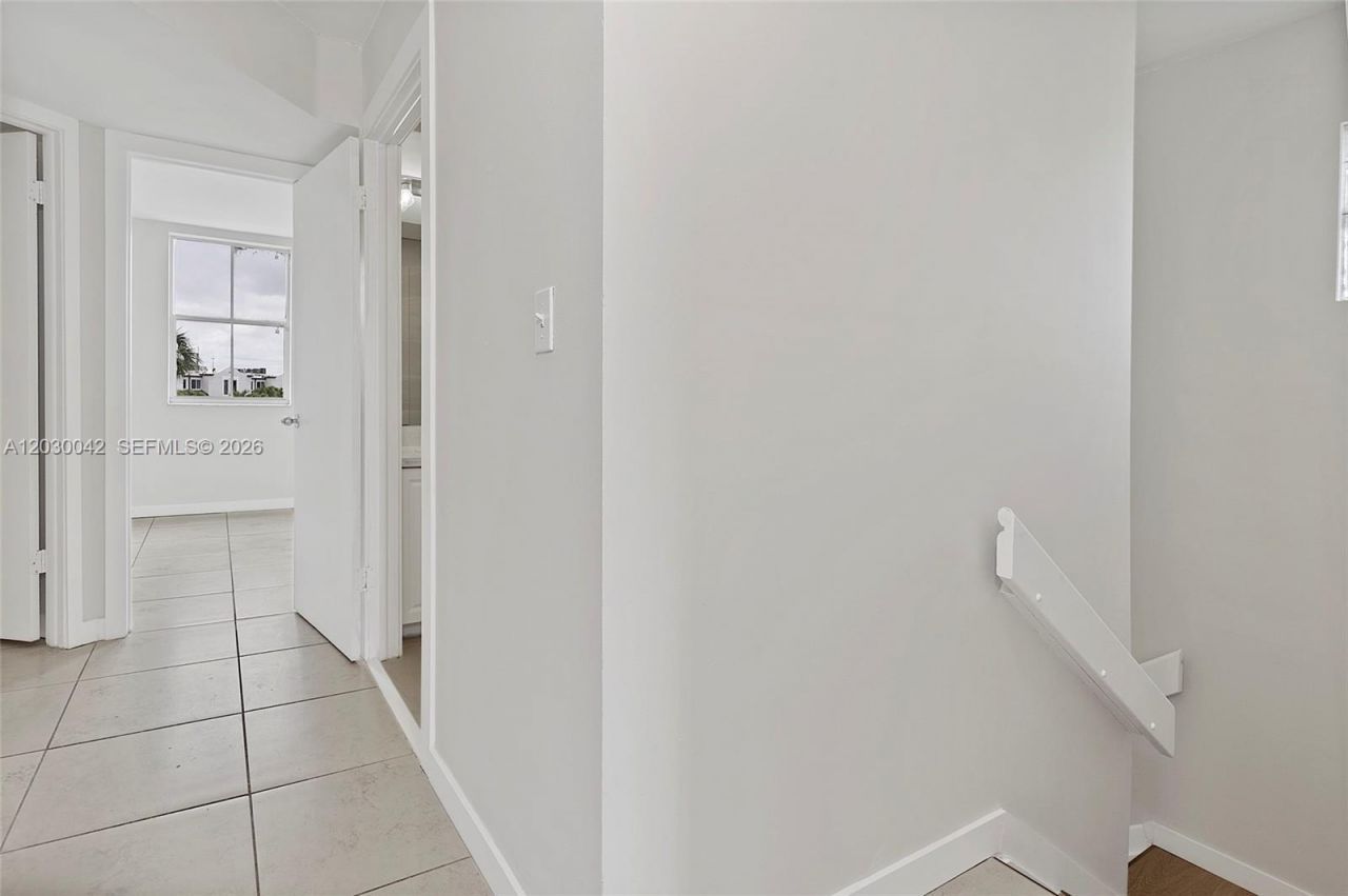 8631 NW 4th Ter, Unit 1001, Miami, FL 33126 Photo