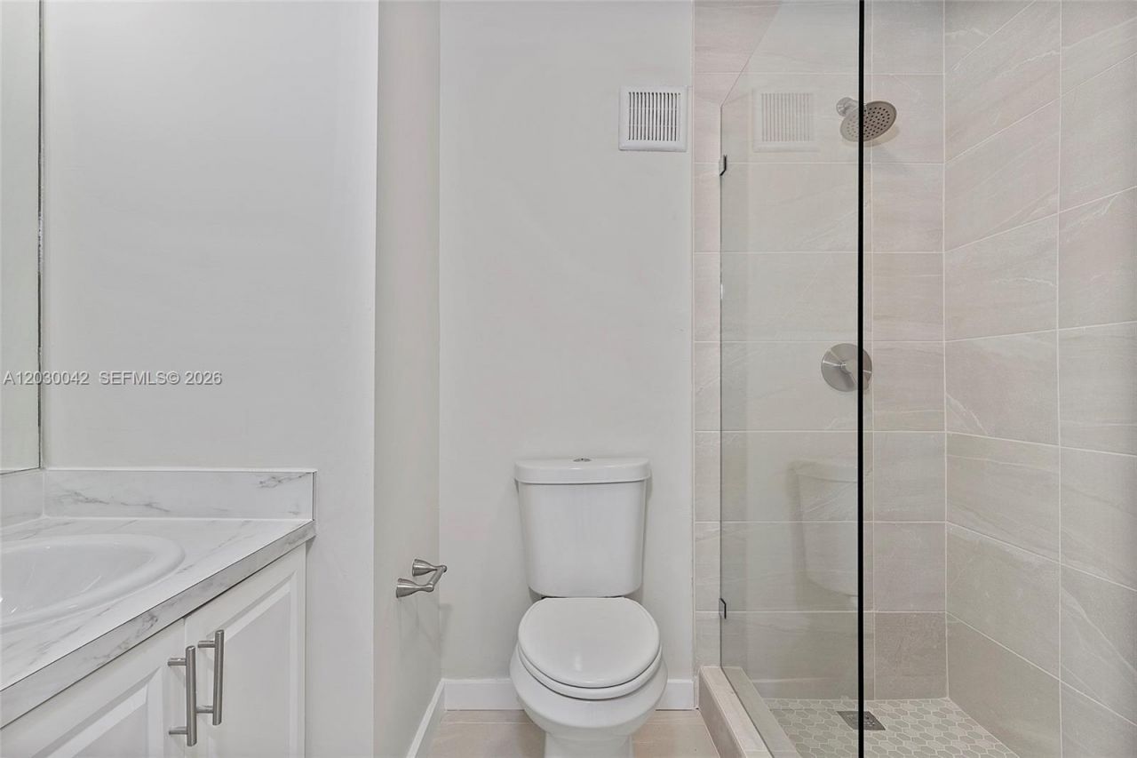 8631 NW 4th Ter, Unit 1001, Miami, FL 33126 Photo