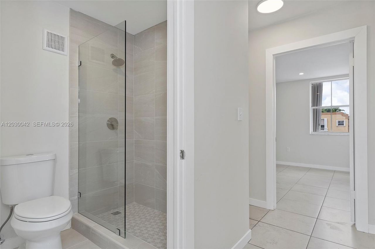 8631 NW 4th Ter, Unit 1001, Miami, FL 33126 Photo