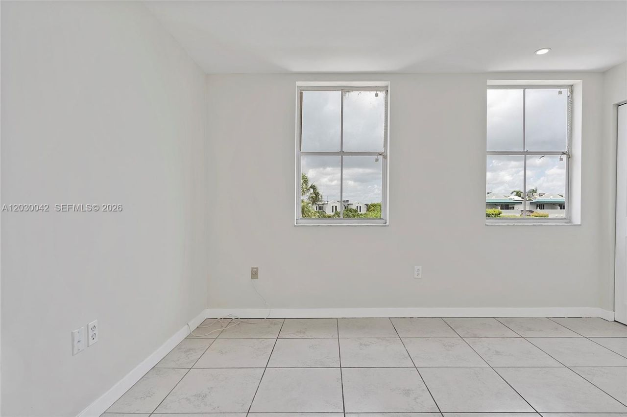 8631 NW 4th Ter, Unit 1001, Miami, FL 33126 Photo