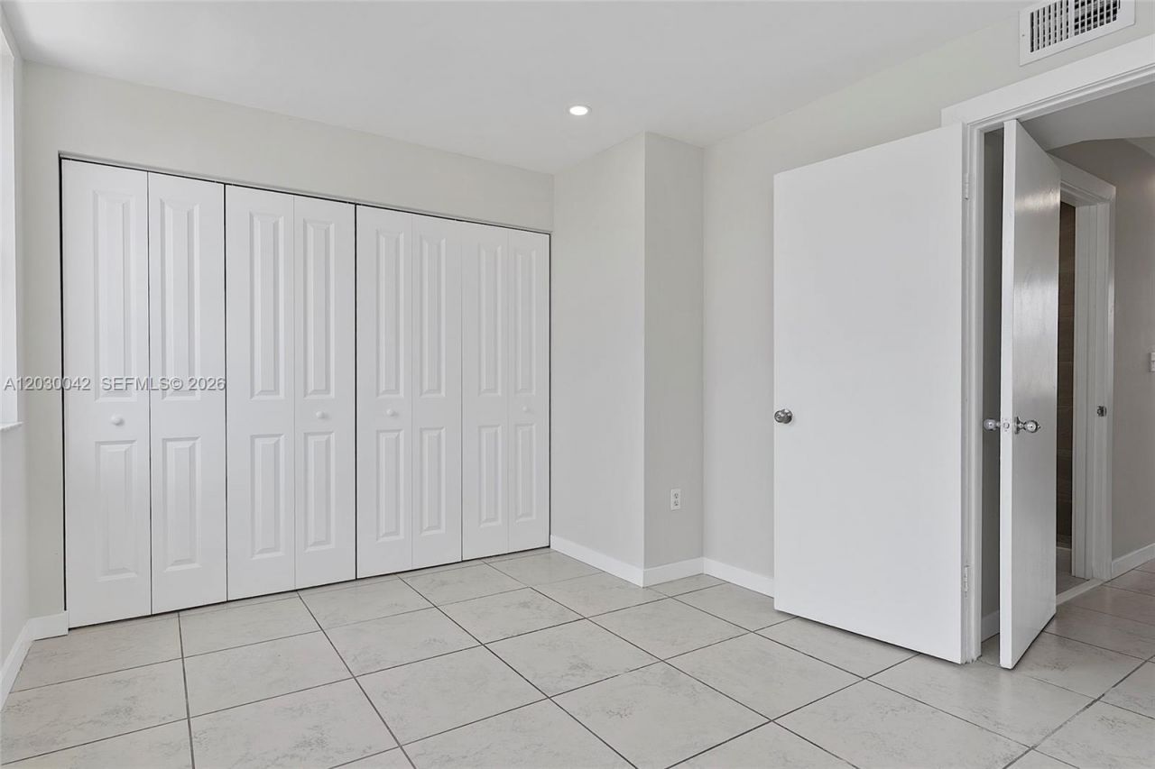 8631 NW 4th Ter, Unit 1001, Miami, FL 33126 Photo