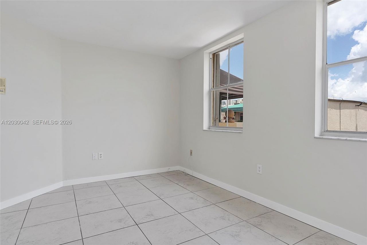 8631 NW 4th Ter, Unit 1001, Miami, FL 33126 Photo