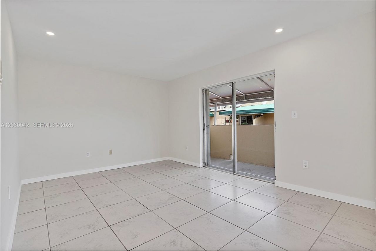 8631 NW 4th Ter, Unit 1001, Miami, FL 33126 Photo