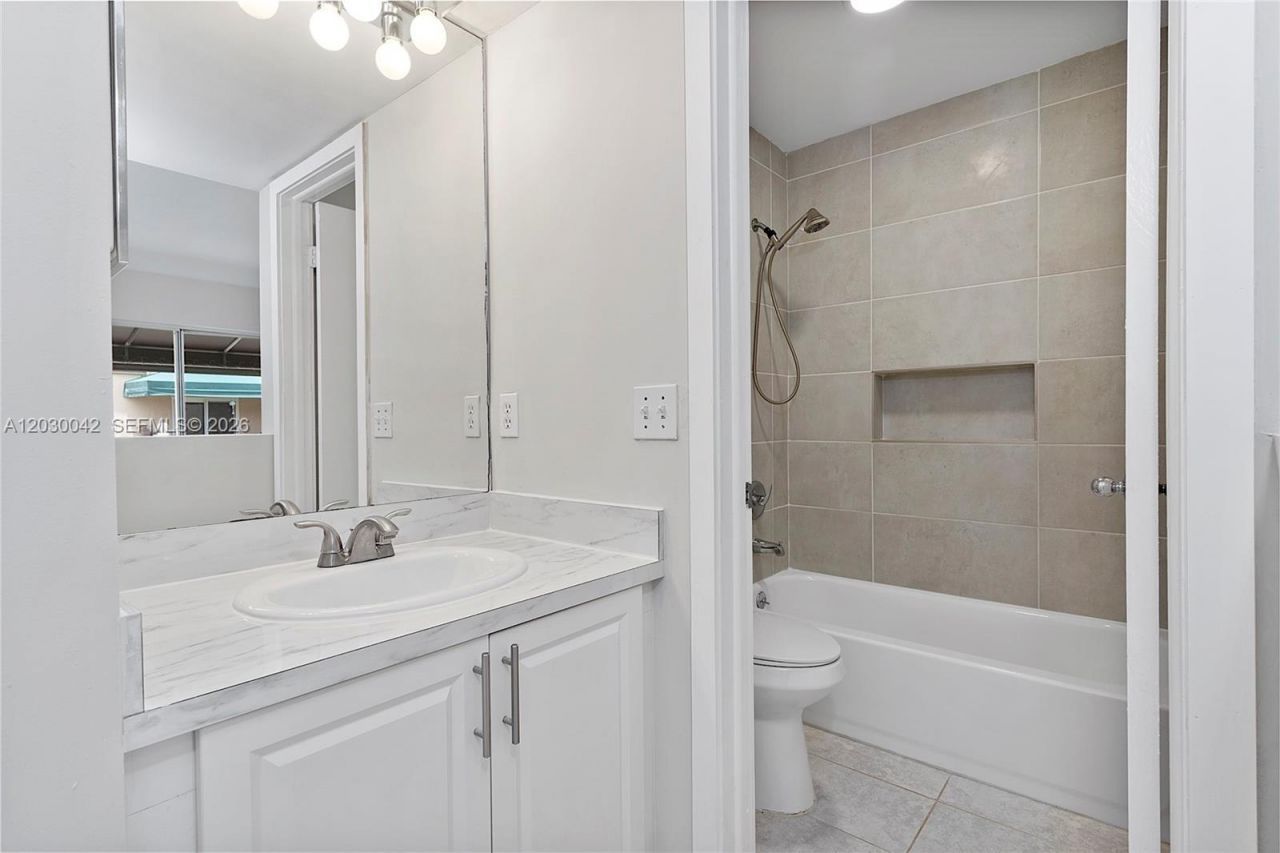 8631 NW 4th Ter, Unit 1001, Miami, FL 33126 Photo