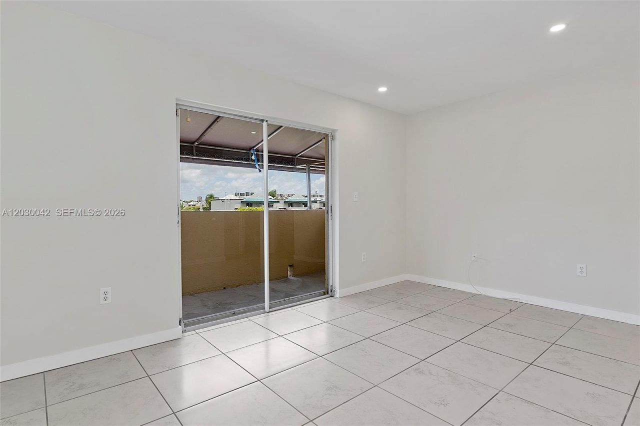 8631 NW 4th Ter, Unit 1001, Miami, FL 33126 Photo