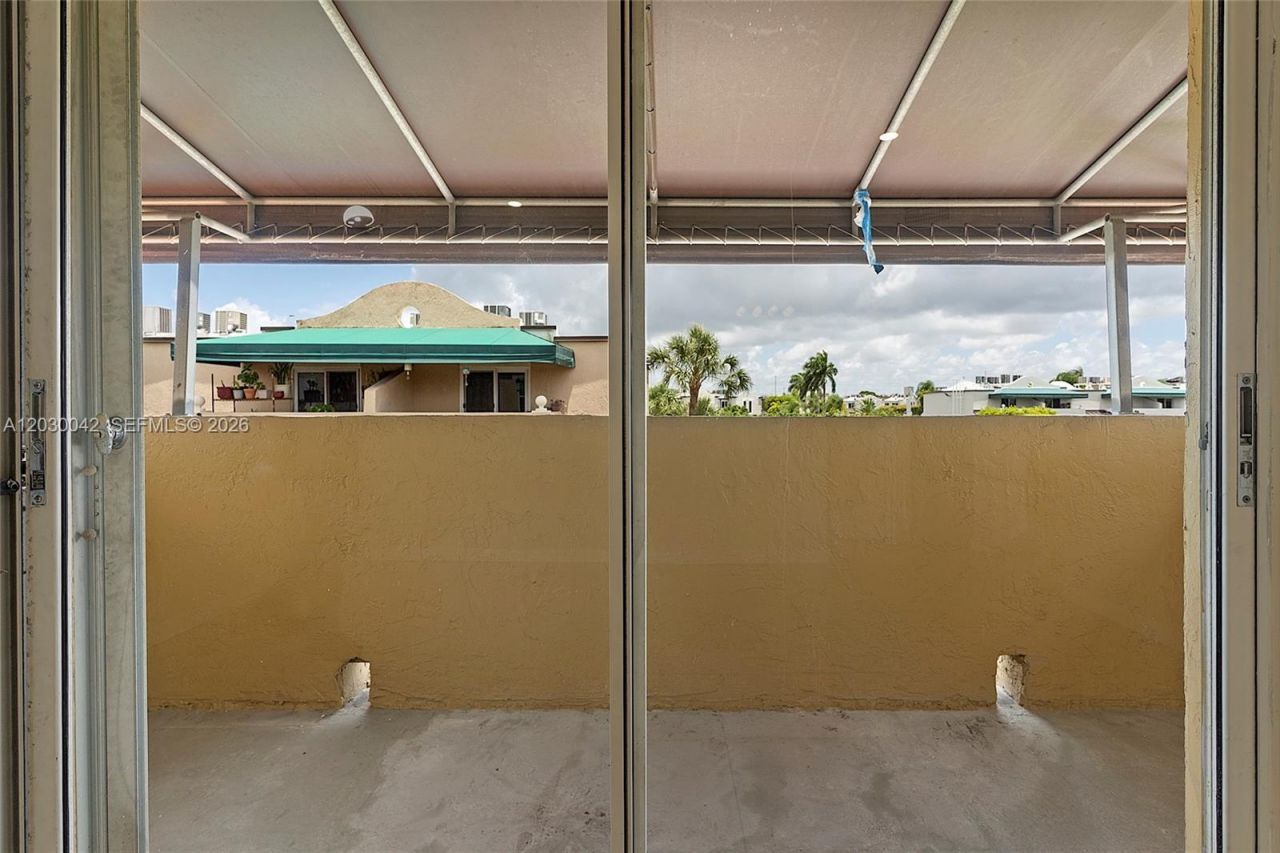 8631 NW 4th Ter, Unit 1001, Miami, FL 33126 Photo