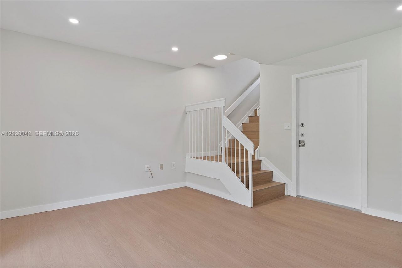 8631 NW 4th Ter, Unit 1001, Miami, FL 33126 Photo