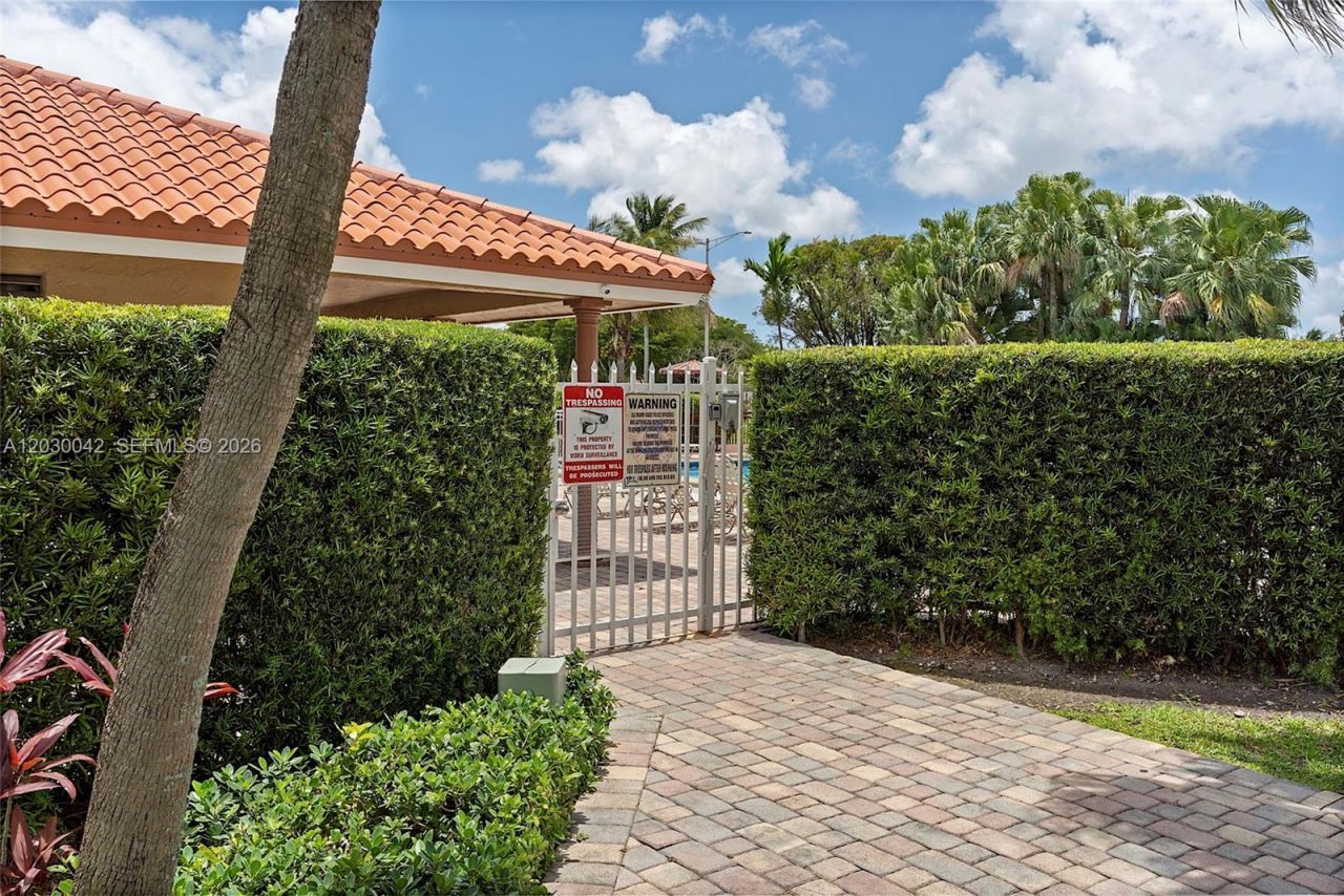 8631 NW 4th Ter, Unit 1001, Miami, FL 33126 Photo