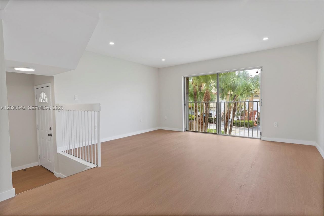 8631 NW 4th Ter, Unit 1001, Miami, FL 33126 Photo