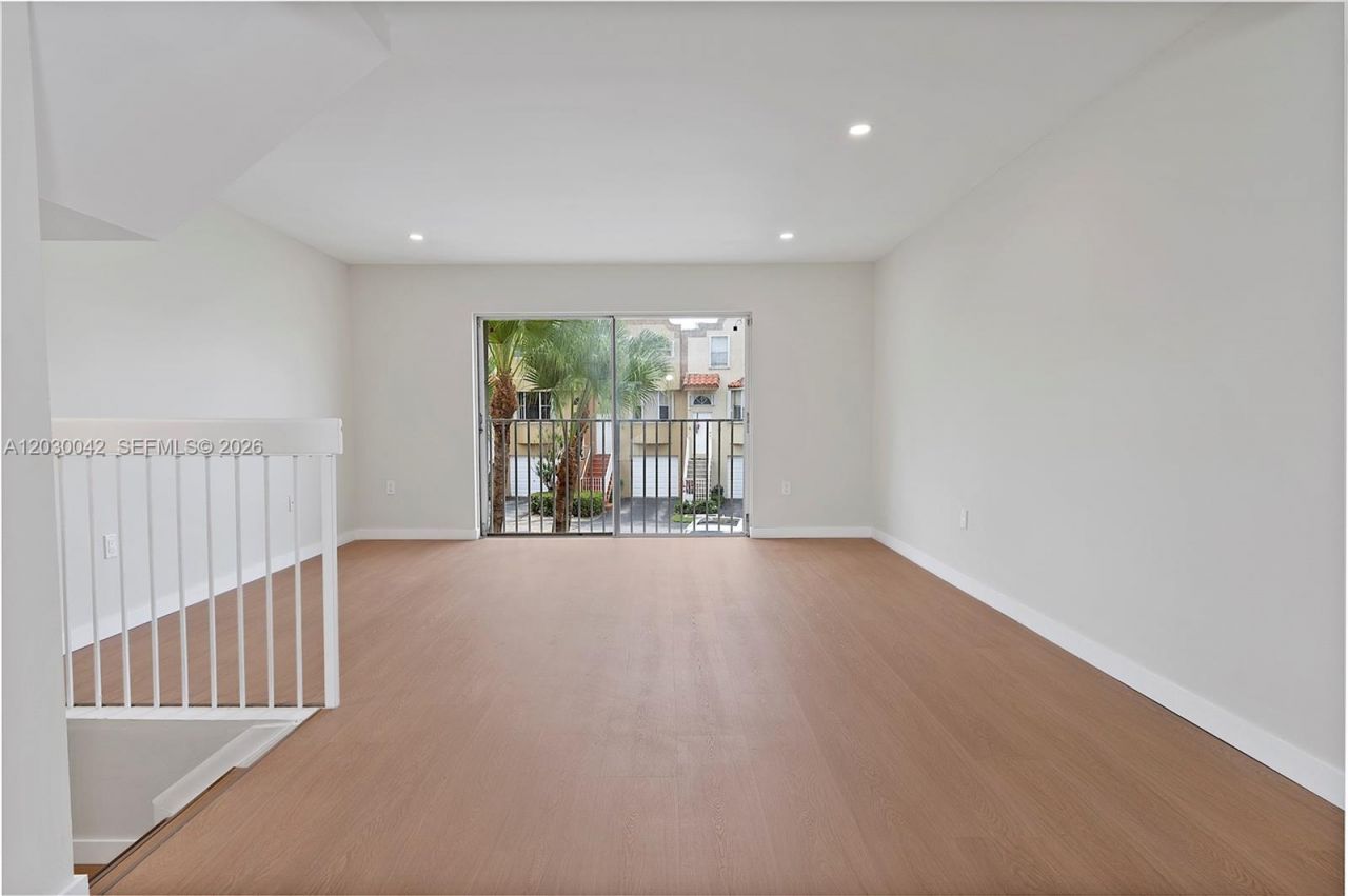 8631 NW 4th Ter, Unit 1001, Miami, FL 33126 Photo