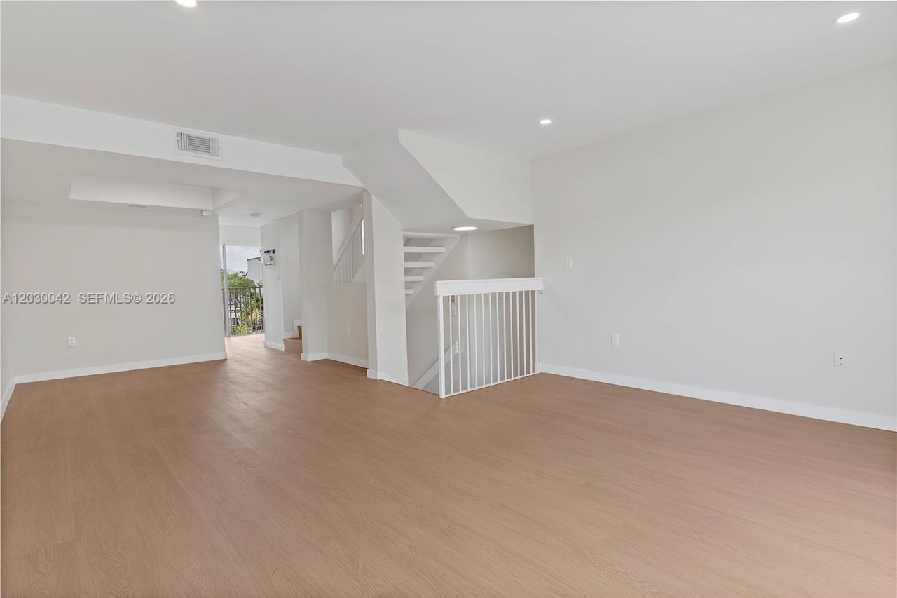 8631 NW 4th Ter, Unit 1001, Miami, FL 33126 Photo