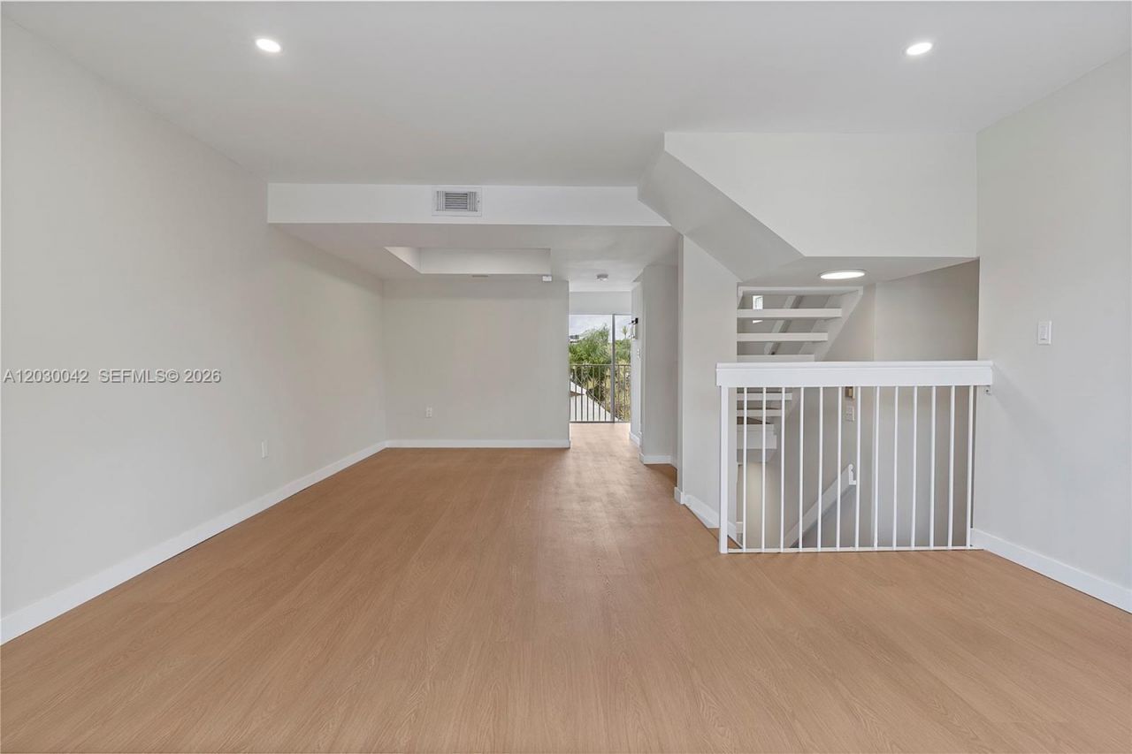 8631 NW 4th Ter, Unit 1001, Miami, FL 33126 Photo