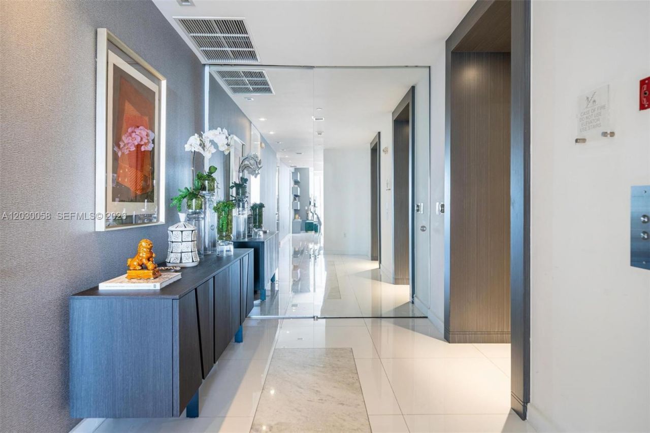 1100 Biscayne Blvd , Unit 5203, Miami, FL 33132 Photo