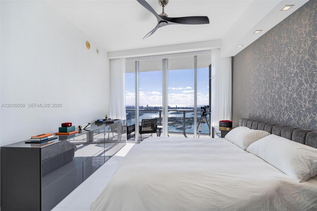 1100 Biscayne Blvd , Unit 5203, Miami, FL 33132 Photo