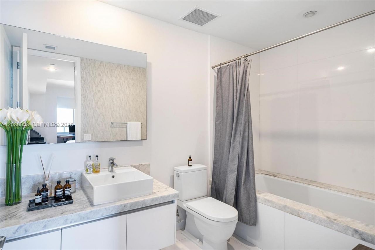 1100 Biscayne Blvd , Unit 5203, Miami, FL 33132 Photo