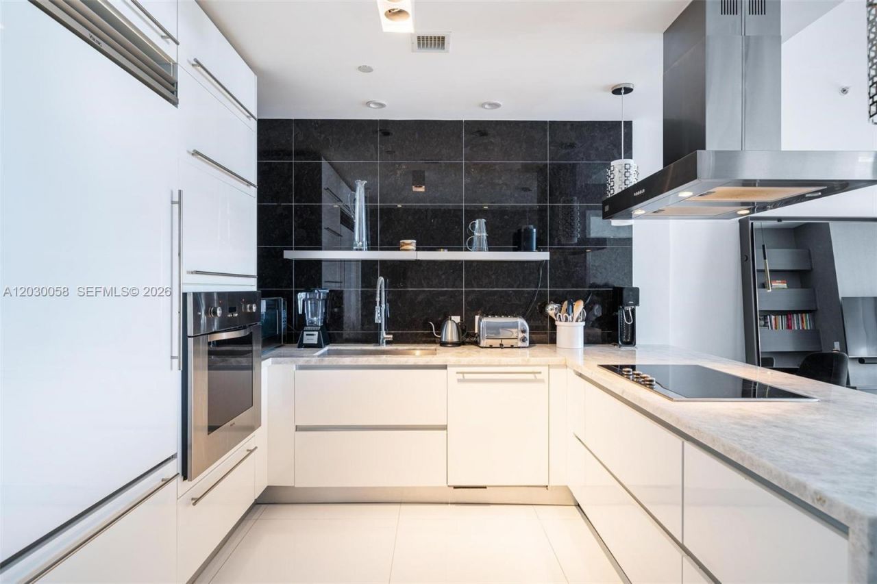 1100 Biscayne Blvd , Unit 5203, Miami, FL 33132 Photo